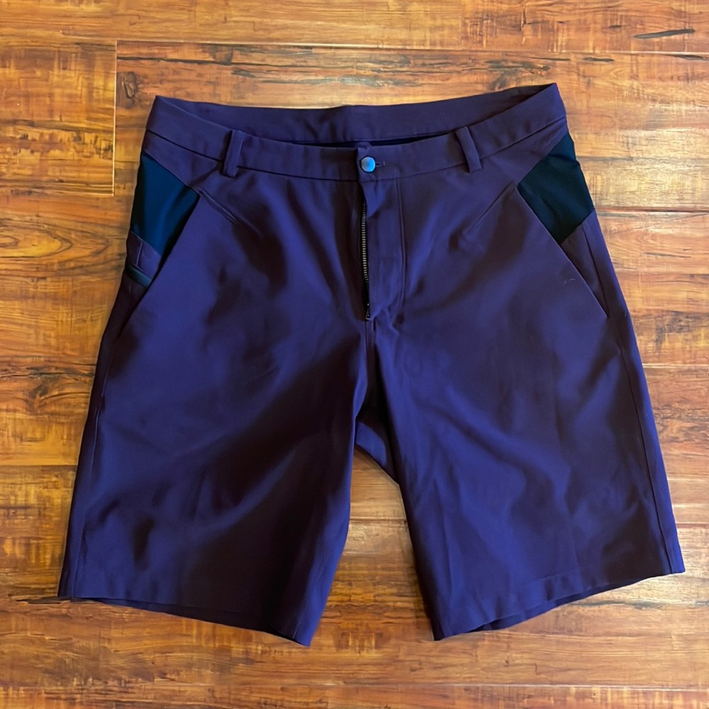 Mens lululemon wine colored burgundy shorts